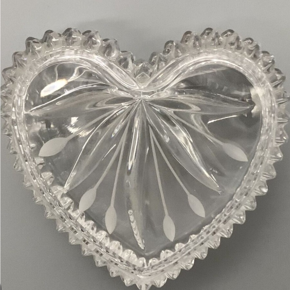 Vintage WEDGWOOD Full Lead Crystal Heart-Shaped Trinket Box w/lid COLLECTIBLE!
